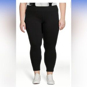 Terra & Sky Women's Plus Size Black Leggings. Size 2x (20W - 22W).